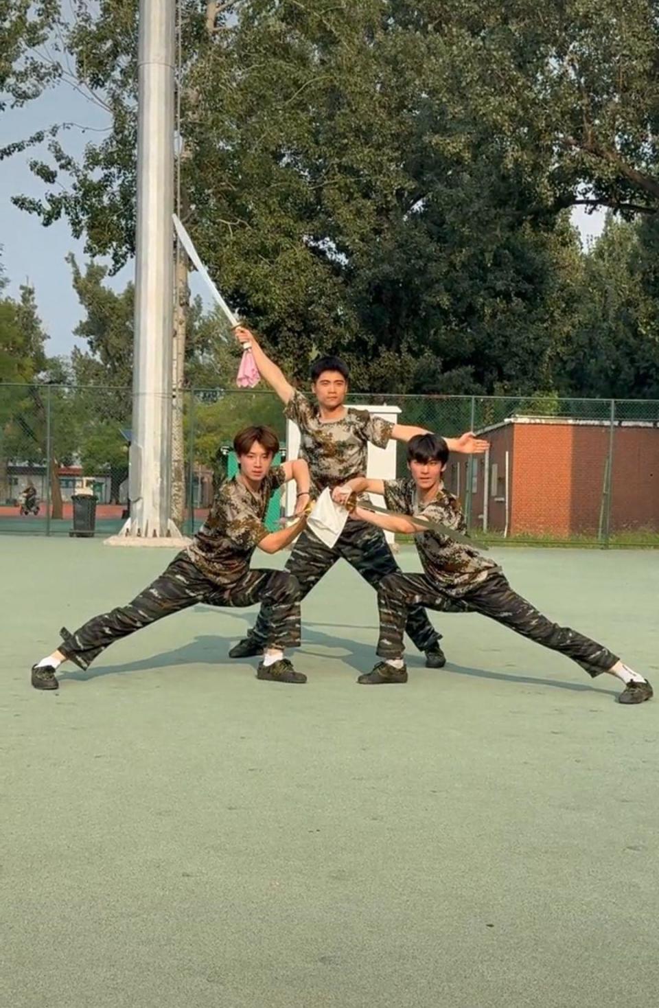 他当天在学, 一晋级的短 他当天在学, 一晋级的短