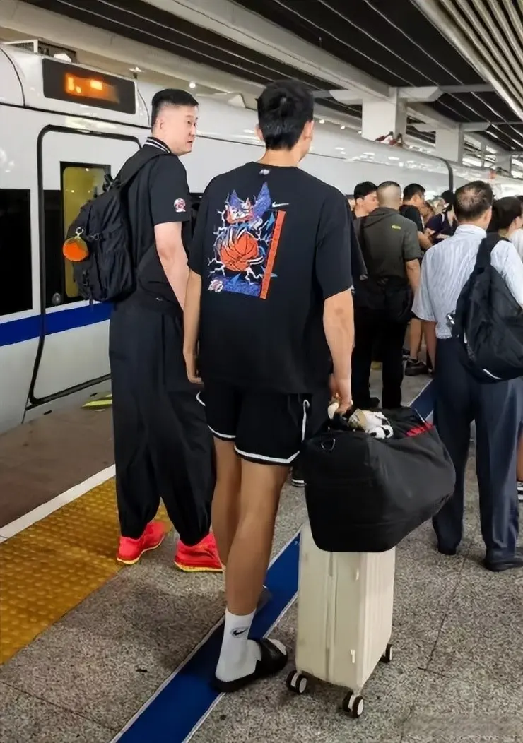 向杜锋汇报, 广东队返回, amp 向杜锋汇报, 广东队返回, amp