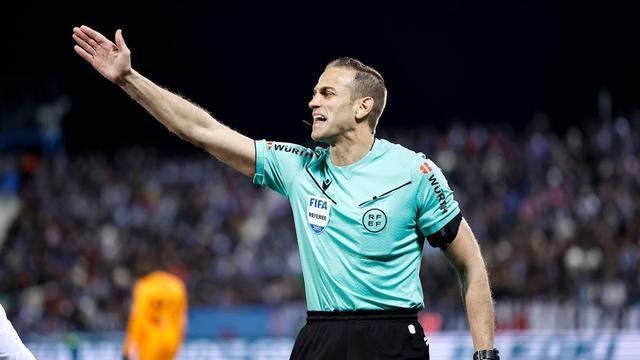 判的选派上, 的视频助理, 赛中各自介